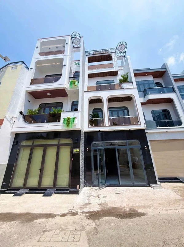 Bán nhà 1 trệt 2 lầu 73m2, 4PN, tặng full nội thất, giá 5,5 tỷ, Phường Hóa An, Biên Hòa