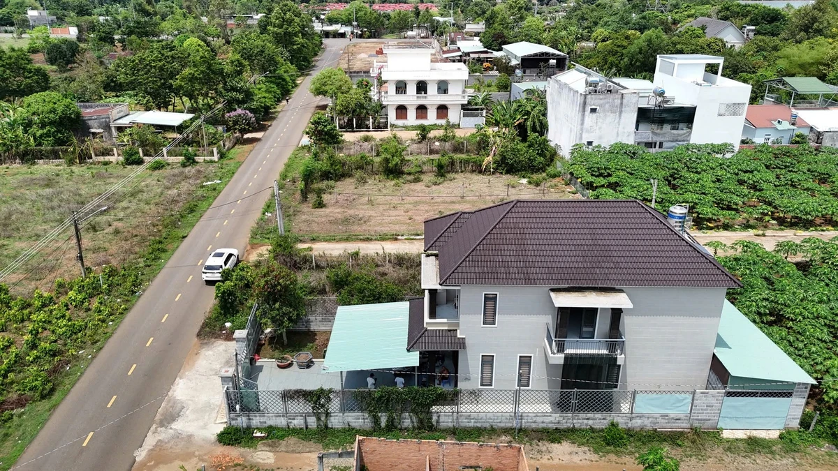 Bán nhà mái Thái 4 PN 299m² mặt tiền Hoà Long, Bình Chánh - Ảnh thu nhỏ 2