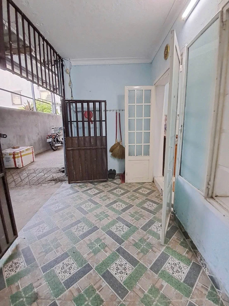 Bán nhà 50m2, 2 phòng ngủ, 1.99 tỷ sát Cầu Vượt Hòa Cầm Quận 4 - Ảnh thu nhỏ 2