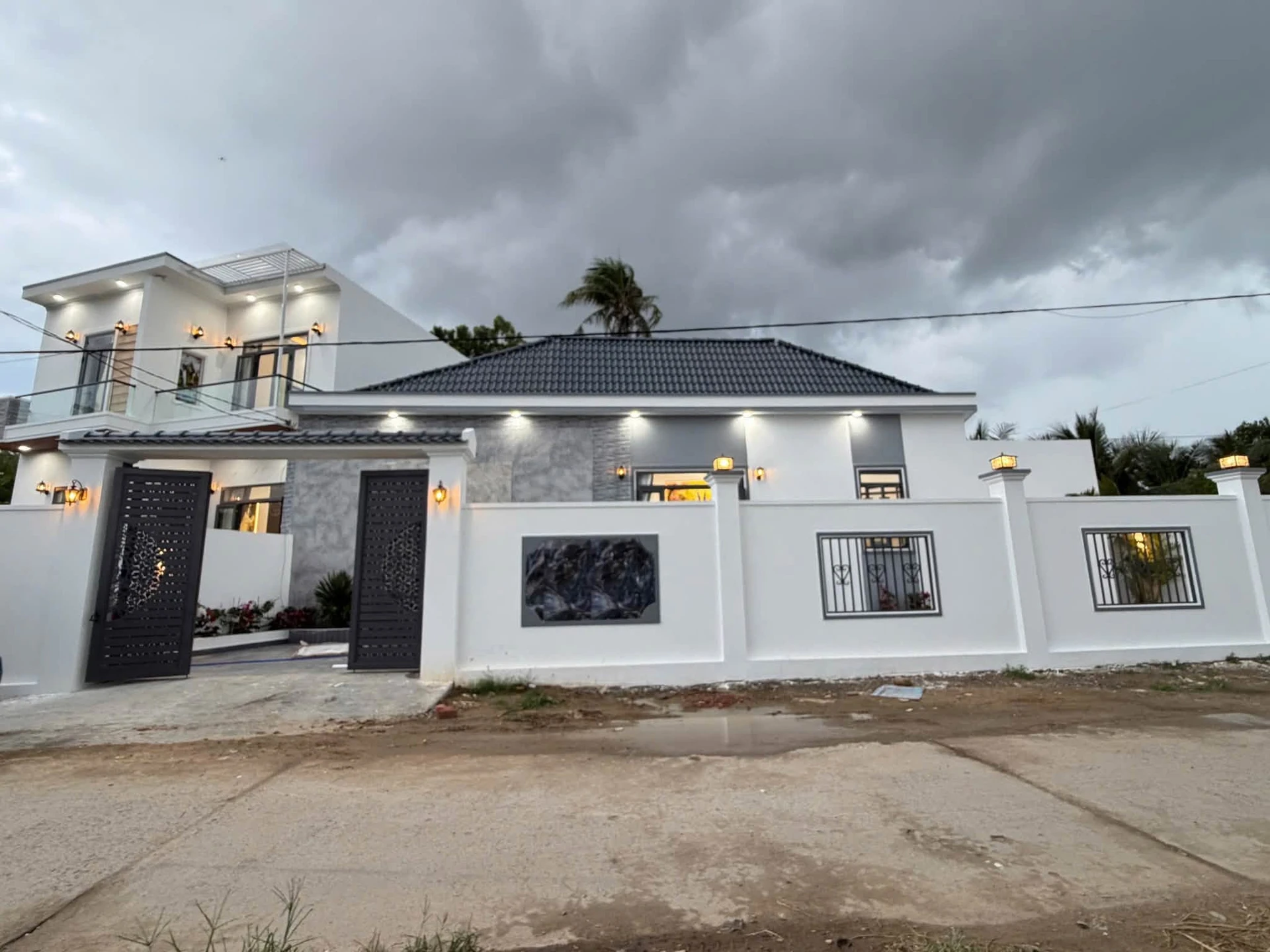 Bán nhà 2 phòng ngủ 161m2 mặt tiền 19m Diên Khánh 2 tỷ 190 - Ảnh 1