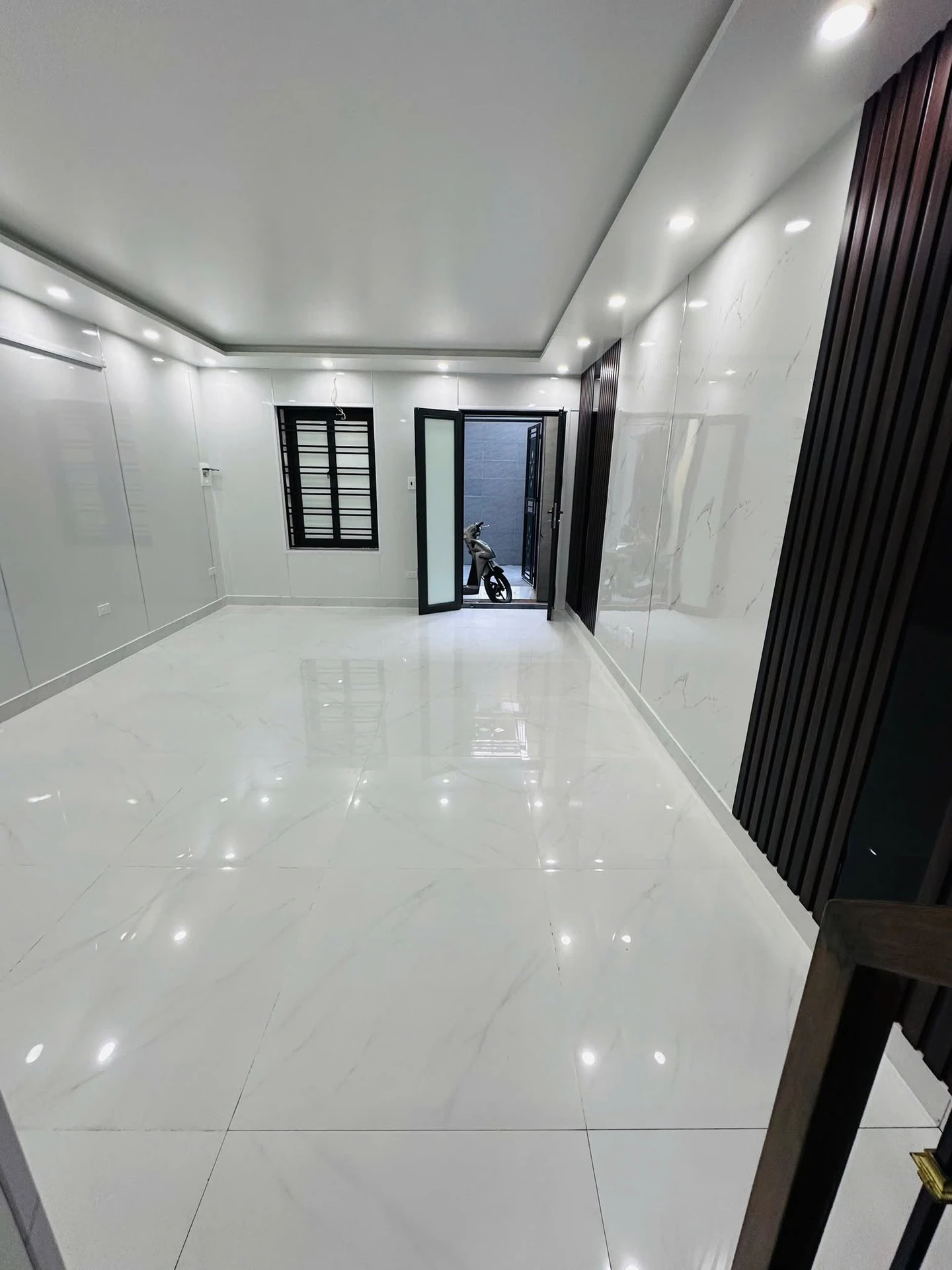 Bán nhà phố Hai Bà Trưng 3 tầng 40m2 gần 2 tỷ - Ảnh 1