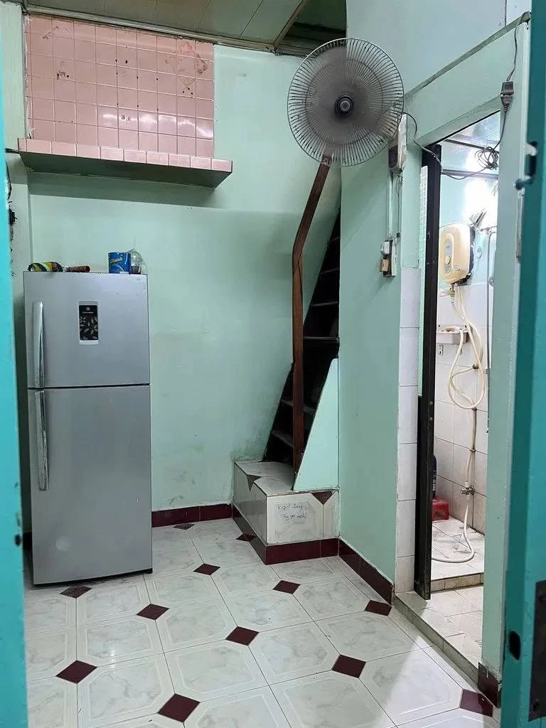 Bán nhà hẻm Đề Thám 24m2, 1 trệt 2 lầu, 3PN, giá 2 tỷ, Phường Cô Giang, Quận 1 - Ảnh thu nhỏ 2