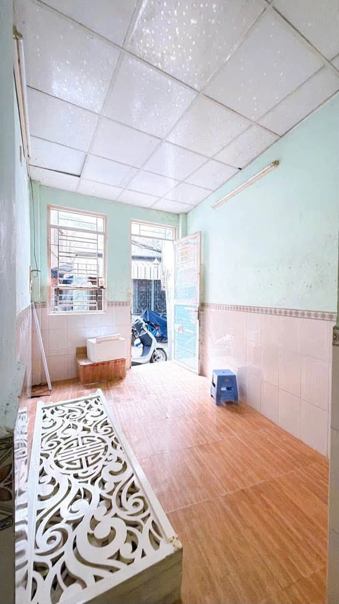 Bán nhà sổ hồng riêng hẻm hơn 4m, 1 trệt 2 lầu 2PN, gần Nguyễn Tất Thành, Quận 4 - Ảnh thu nhỏ 3