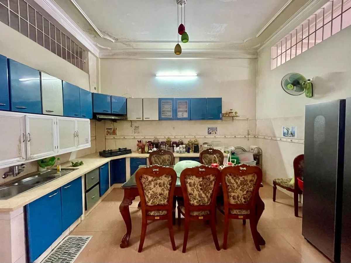 Bán nhà 3 tầng mặt tiền 120m2 Quảng Ngãi 4.6 tỷ - Ảnh thu nhỏ 3