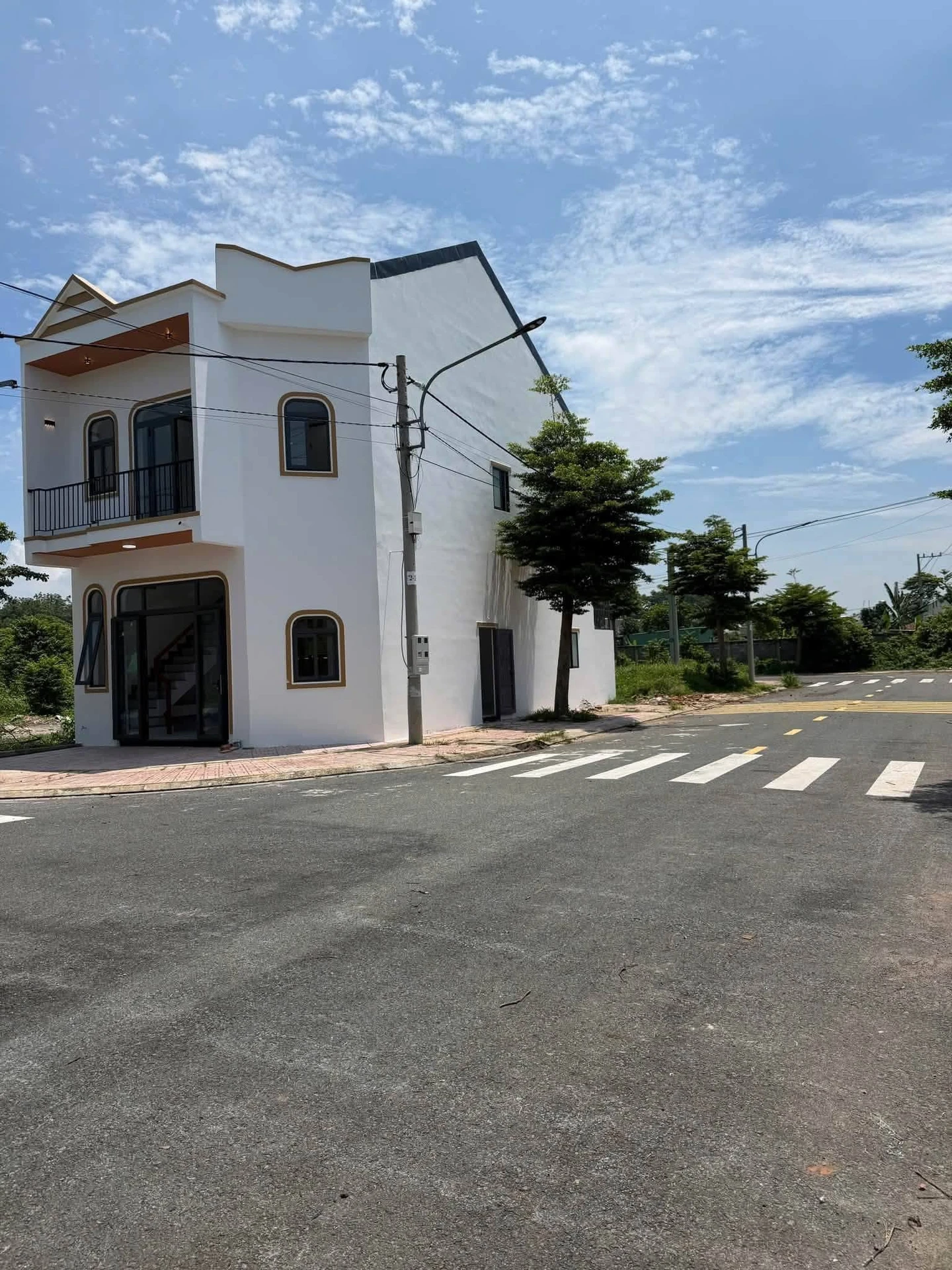 Bán nhà lầu hoàn thiện 3 phòng ngủ 100m² Bình Chánh 2.3 tỷ - Ảnh 1