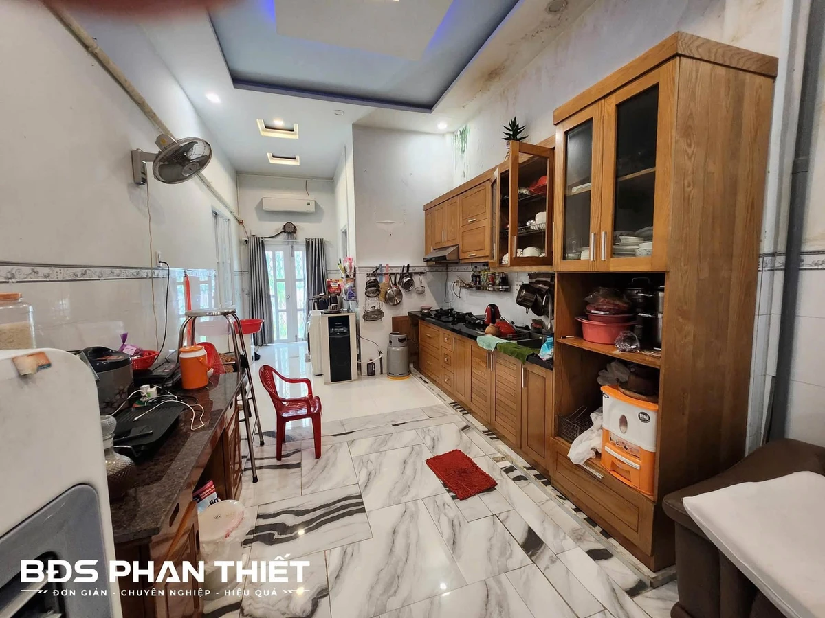 Bán nhà phong năm góc 2 mặt tiền 150m2 Phan Thiết - Ảnh thu nhỏ 4