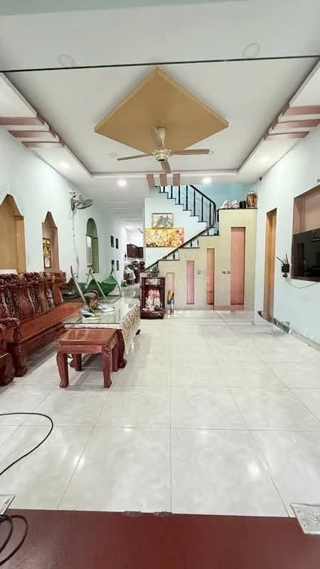 Nhà mặt tiền 100m² 3 tầng giá 7 tỷ 500 triệu - Ảnh thu nhỏ 2