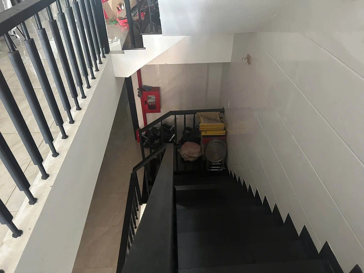 Bán nhà mặt tiền 1 trệt 2 lầu có thang máy 240m2 tại Hòa Long, Bà Rịa - Ảnh thu nhỏ 2