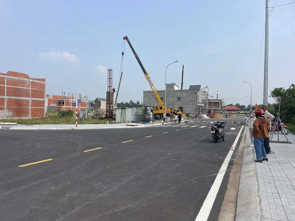 Bán đất 100m2 mặt tiền đường D1 khu 830E Bến Lức, 2.8 tỷ - Ảnh thu nhỏ 2