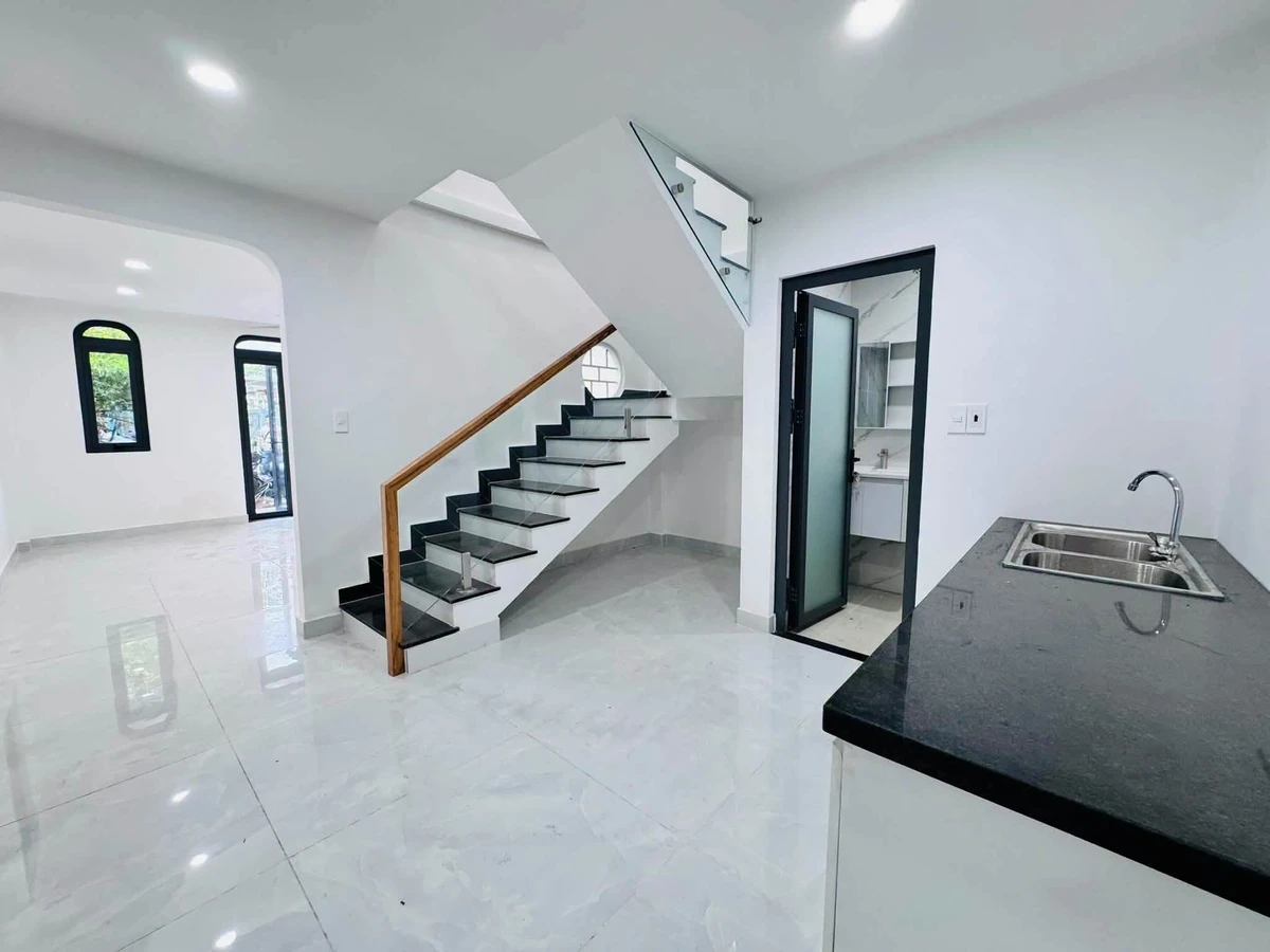 Bán nhà 2 tầng mới full nội thất 72m2, 3PN, đường Nguyễn Thiện Thuật, Bình Thạnh - Ảnh thu nhỏ 2