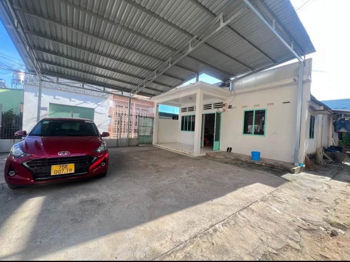 Nhà bán 3 mặt tiền 150m² gần Lavita Garden, Thủ Đức - Ảnh 1