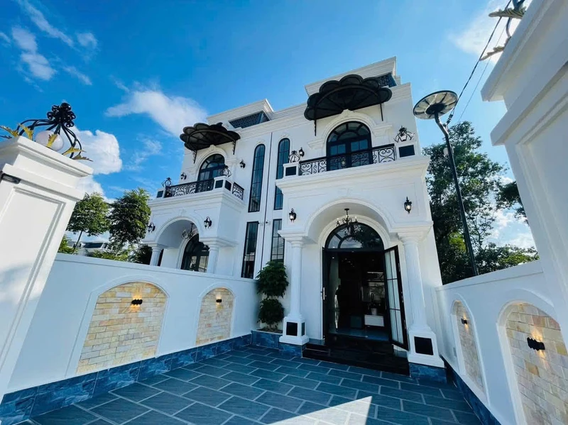 Bán nhà 2 tầng tân cổ điển 100m2, 3PN, Huế