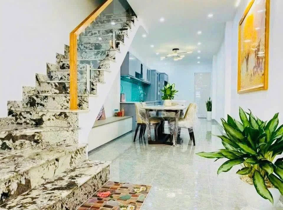 Bán nhà mặt tiền Hùng Vương, Phường 4, Vũng Tàu, 63,7m2, 1 trệt 3 lầu, giá 9,3 tỷ - Ảnh thu nhỏ 2