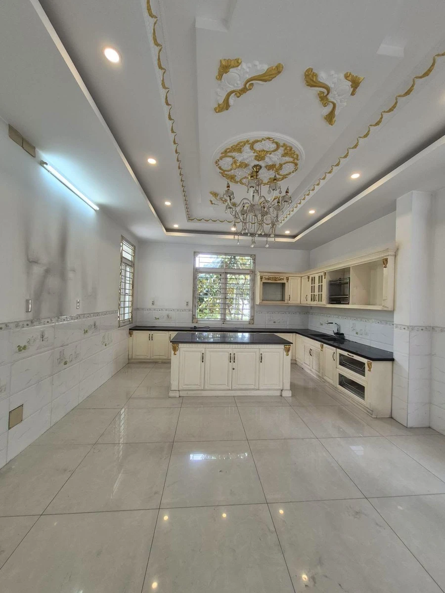 Bán biệt thự 1234m2 trung tâm Quận 12, giá 75 tỷ, có hồ bơi, phòng gym, sân vườn - Ảnh thu nhỏ 3