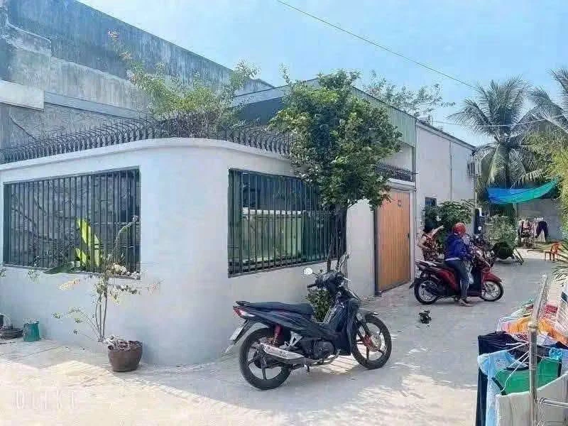 Bán nhà cấp bốn 81m2 hai mặt đường gần cao đẳng Lê Quý Đôn, Long Hưng, Đồng Nai
