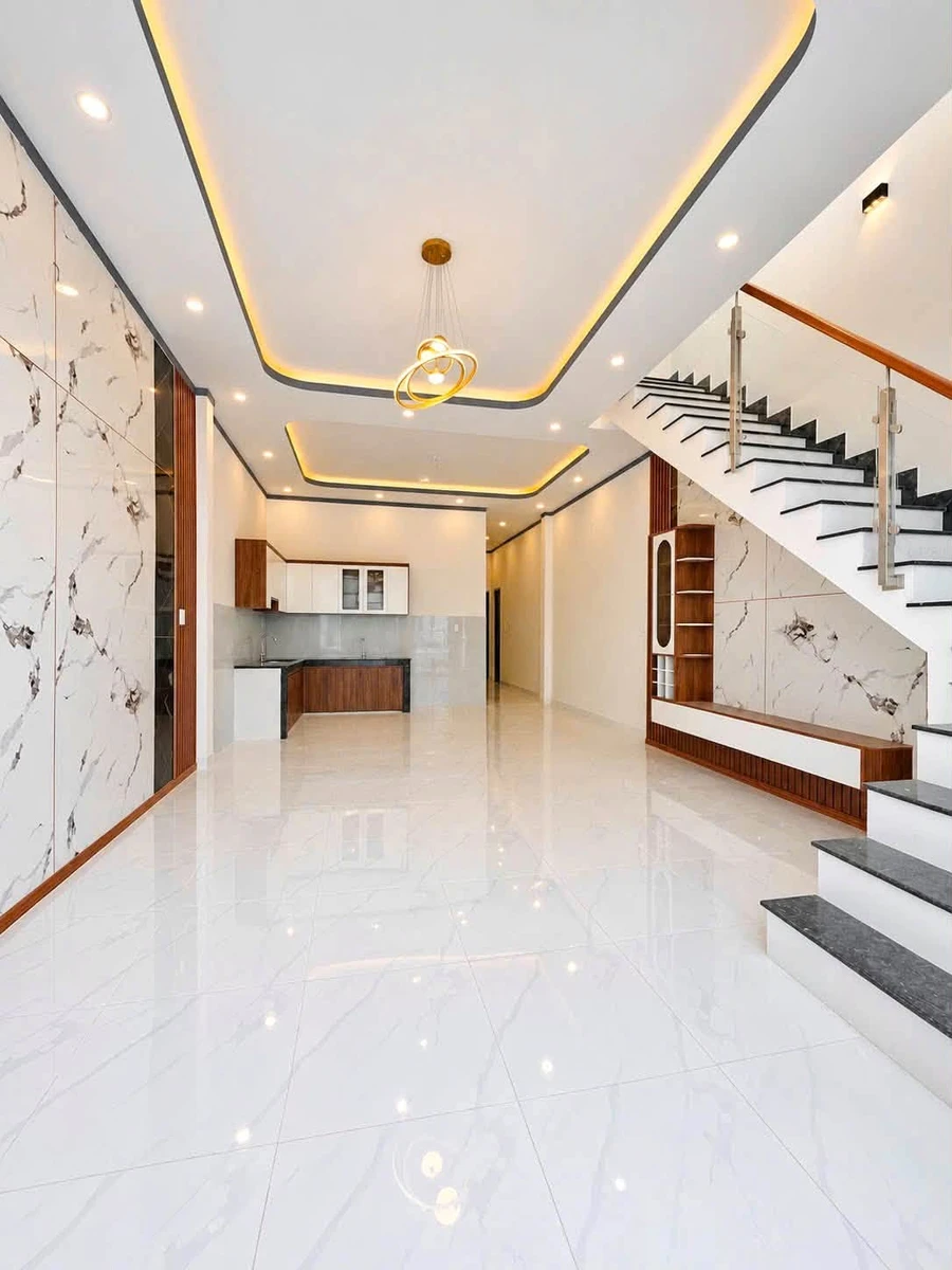 Bán nhà lầu mới 5x18 sổ riêng thổ cư giá 550 triệu, đường nhựa 7m Hương Lộ 15 - Ảnh thu nhỏ 3