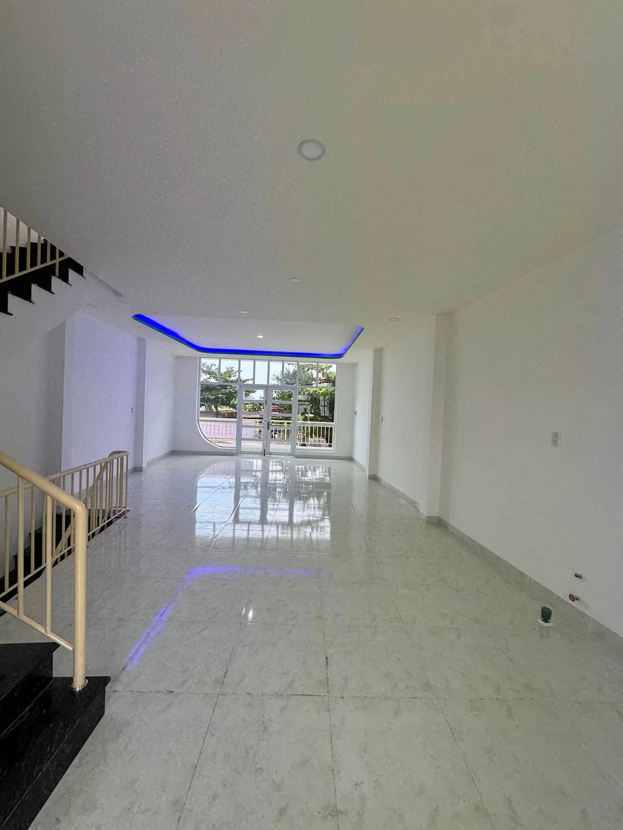Cho thuê nhà 3 tầng kinh doanh Phạm Văn Đồng Nha Trang, 220m2, 25 triệu/tháng - Ảnh thu nhỏ 3