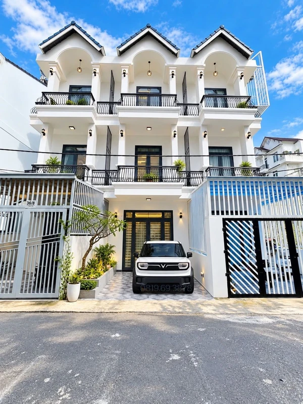 Bán nhà 3 tầng 4 phòng ngủ 68m² Nam Hồ Đà Lạt 4,75 tỷ