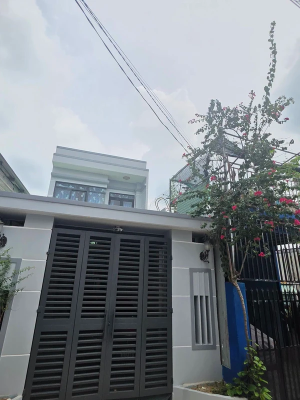 Bán nhà 1 trệt 1 lầu 110m2, 3 phòng ngủ, khu 3 Phú Hòa, Thủ Dầu Một, Bình Dương