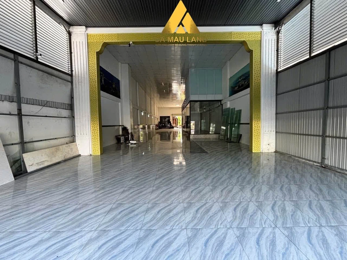Cho thuê showroom 360m² kinh doanh Quốc Lộ 1A, Cà Mau - Ảnh 1