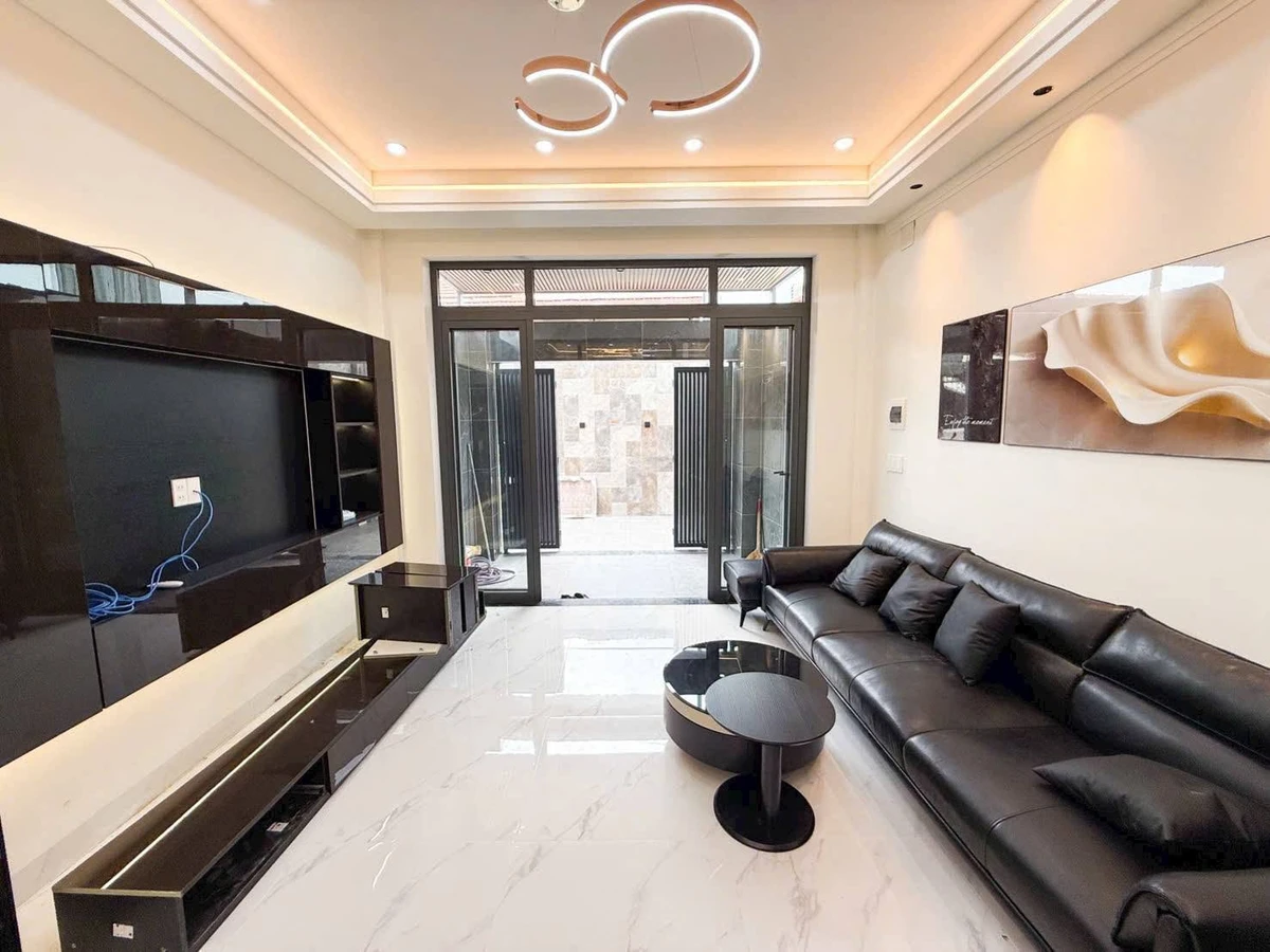 Bán nhà 3 tầng 5 phòng ngủ, sân ô tô tại Biên Hòa 3,99 tỷ - Ảnh thu nhỏ 2