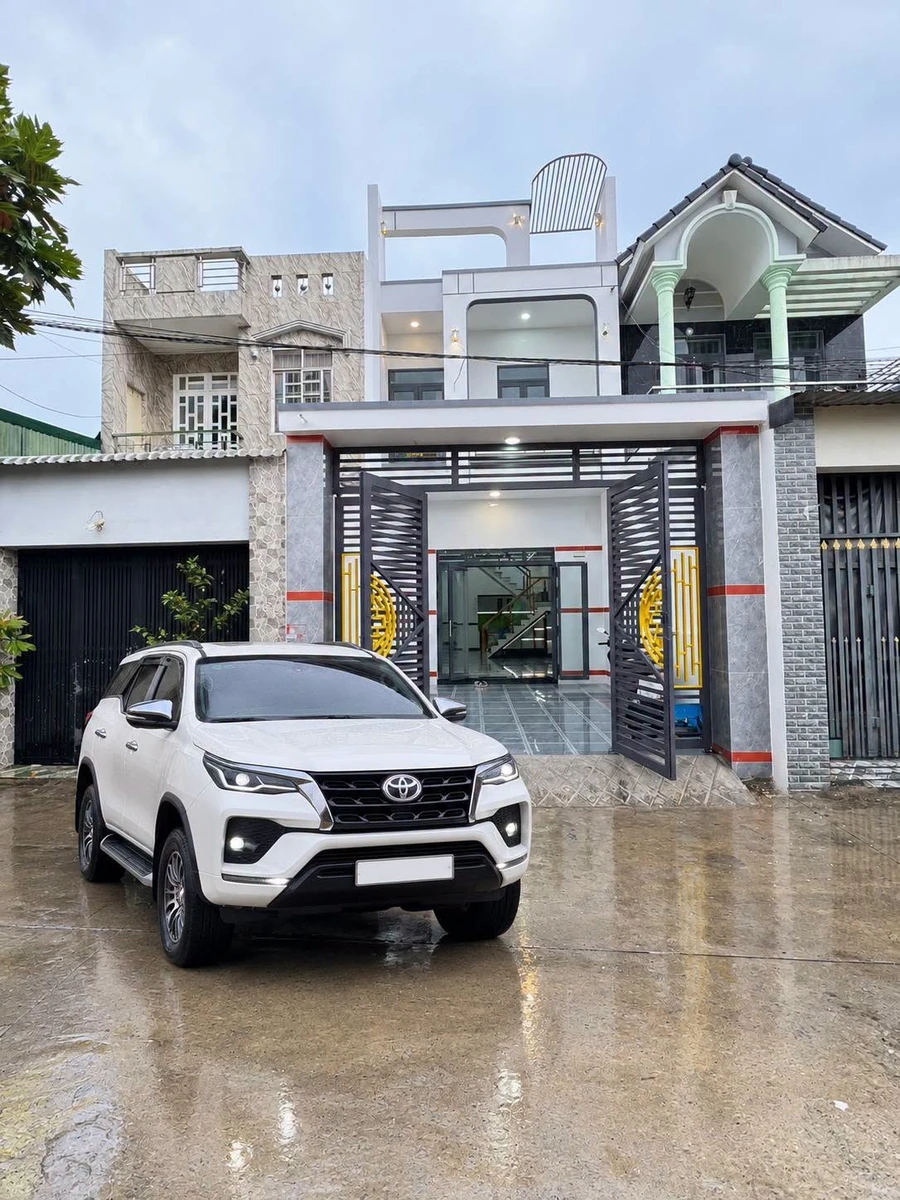 Bán nhà 1 trệt 1 lầu 4PN, 100m², sân xe hơi, giá 2,88 tỷ tại Khánh Bình, Tân Uyên - Ảnh thu nhỏ 2