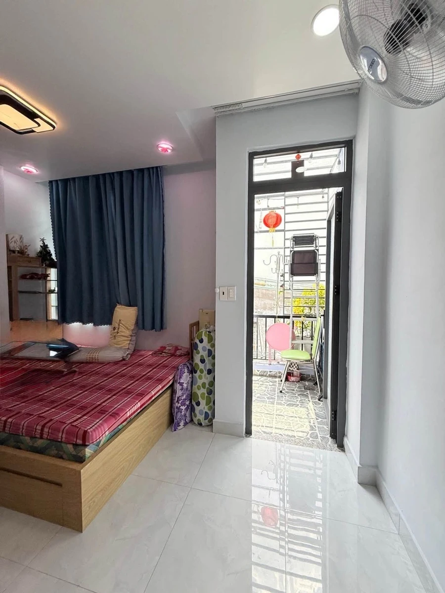 Bán nhà 2 tầng 4x10m hẻm thông gần trường Phan Chu Trinh giá 4,5 tỷ - Ảnh thu nhỏ 4