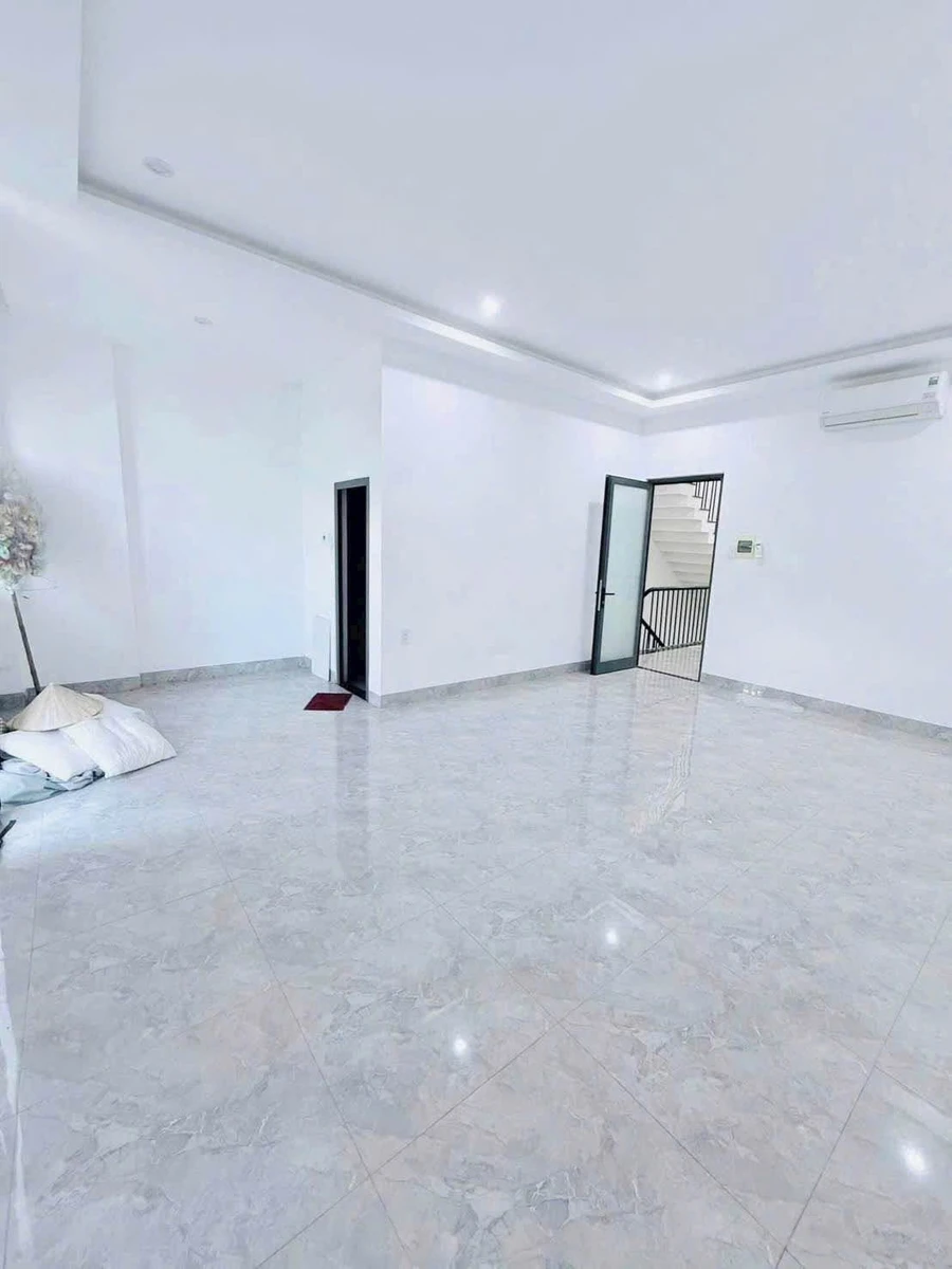 Cho thuê nhà 4 tầng mặt tiền 430m2 Hải Châu 35 triệu/tháng - Ảnh thu nhỏ 4