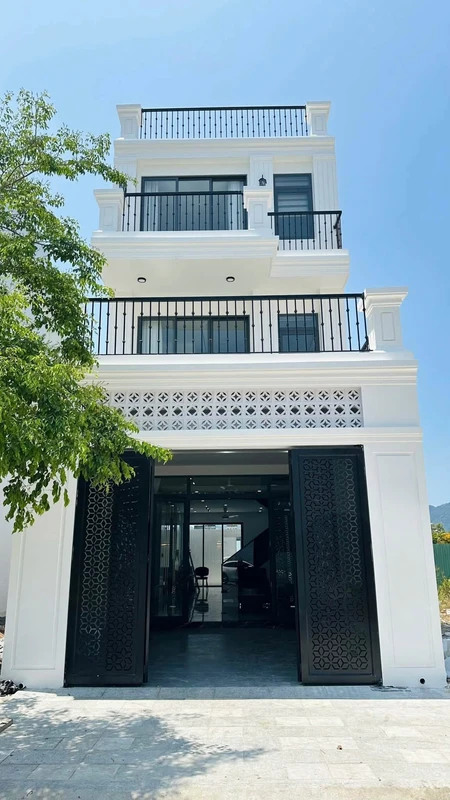 Bán nhà 3 tầng tân cổ điển Nha Trang, 100m², 8,9 tỷ