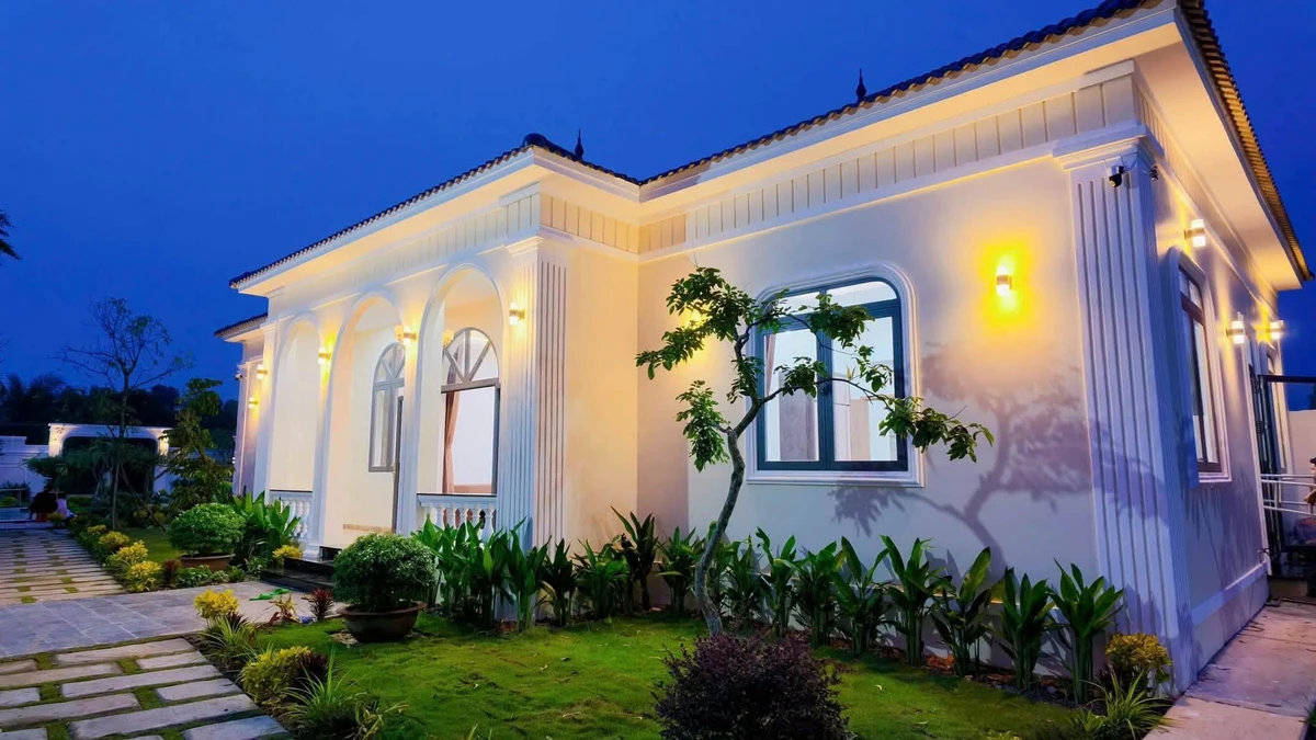 Biệt thự sân vườn 1.100m² mặt tiền view hồ Đức Hòa - Ảnh 1