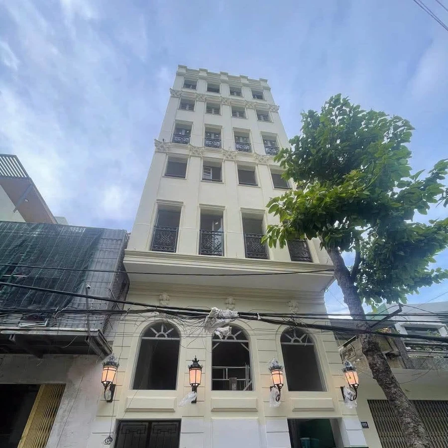 Bán khách sạn 8 tầng 1100m² Quy Nhơn 25 tỷ - Ảnh 1