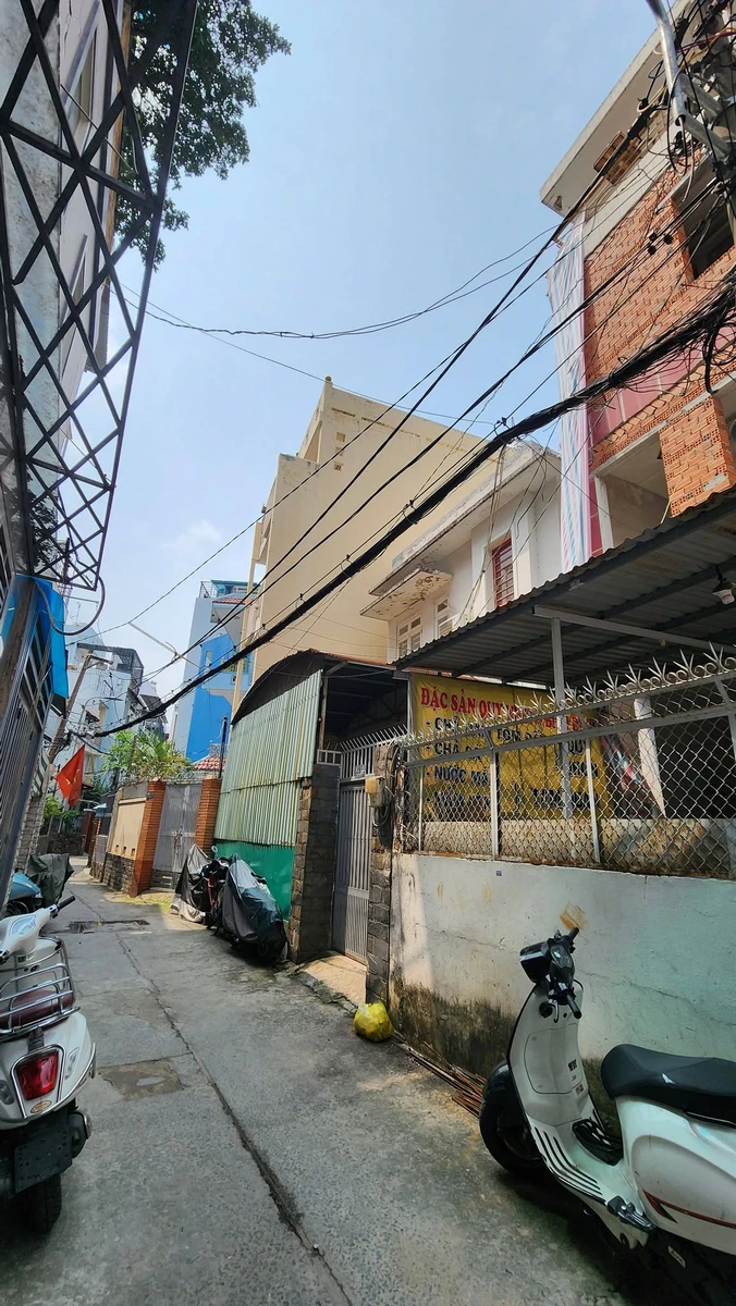 Bán nhà hẻm xe hơi 200m² ngang 6,3m gần chợ Cây Quéo, Bình Thạnh, giá 13 tỷ hơn - Ảnh 1