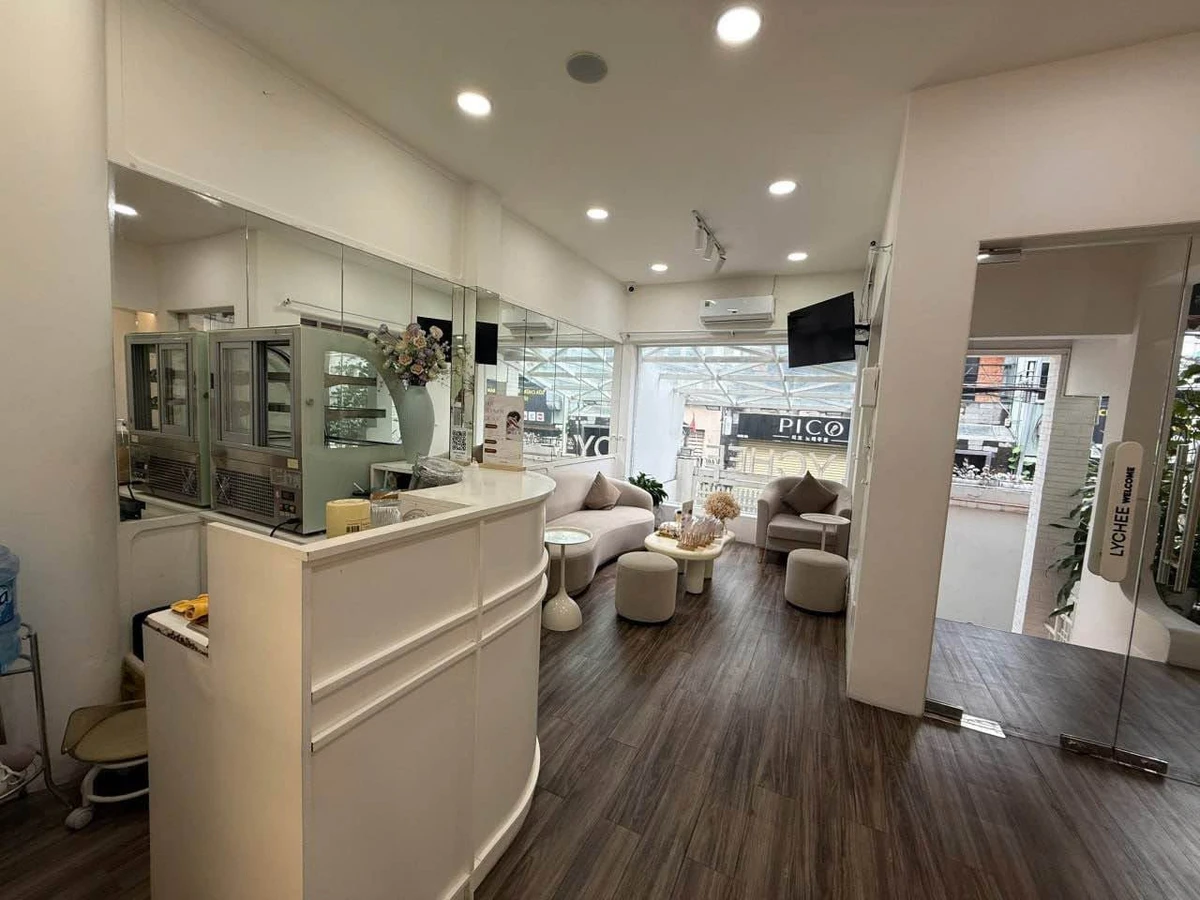 Cho thuê villa 105m2, 3PN, 4WC, mặt tiền Nguyễn Bá Huân, Thảo Điền - Ảnh 1