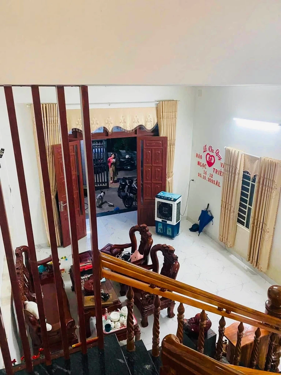 Bán nhà 2 mê, 3 phòng ngủ 238m² Phường Nghĩa Lộ - Ảnh thu nhỏ 3