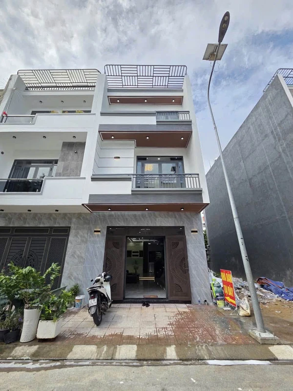 Bán nhà 4,95 tỷ 70m2 Thị Xã Thuận An