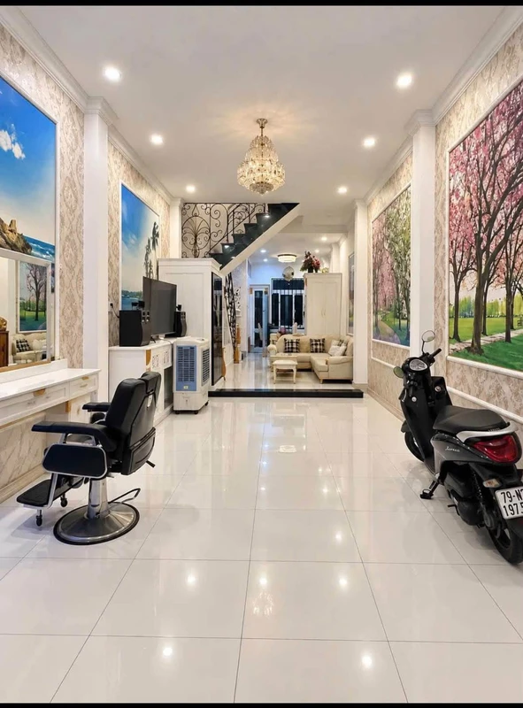 Bán nhà 4 tầng mặt tiền Cao Văn Bé, Nha Trang, 52m²