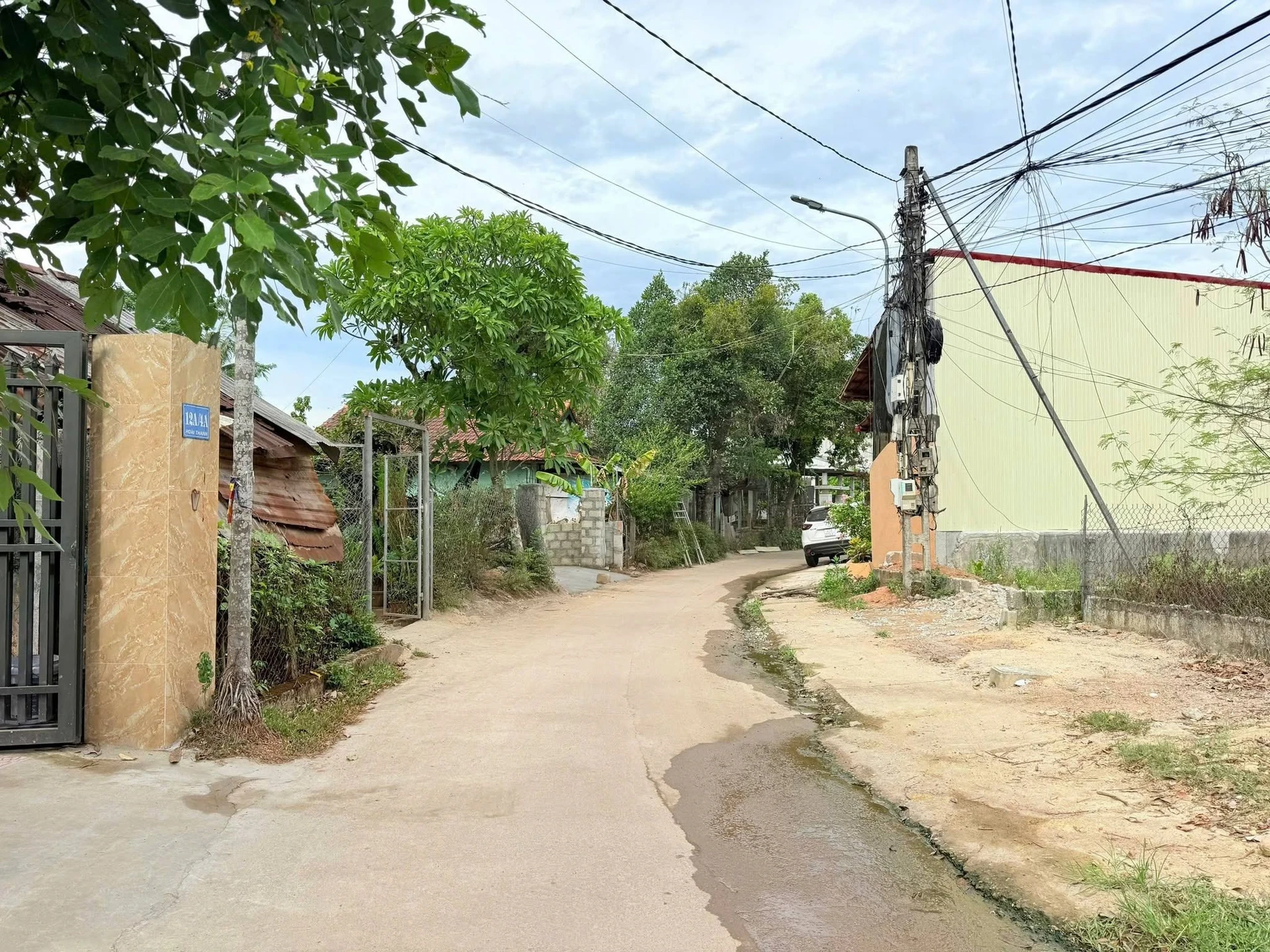 Bán nhà kiệt ô tô Hoài Thanh, Thủy Xuân, Huế 100m2 full nội thất, 2PN 2WC - Ảnh 1