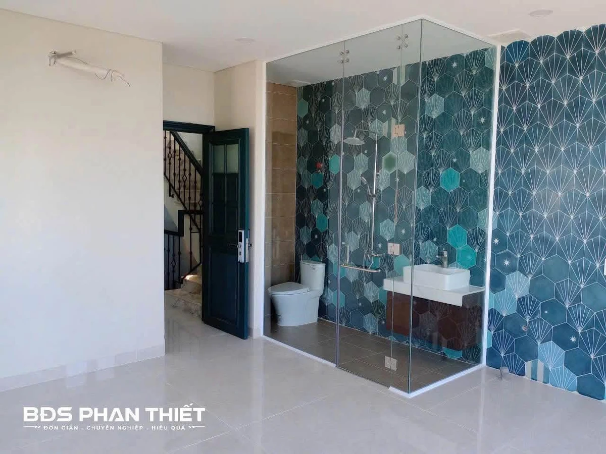 Bán nhà 1 trệt 3 lầu mặt tiền 90m², Phú Thủy - Ảnh thu nhỏ 5