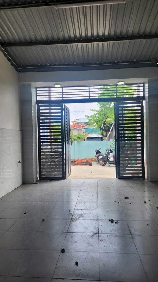 Bán nhà 3 tầng hẻm 6m, 84m2, Bình Tân, 6 tỷ 3 - Ảnh thu nhỏ 3