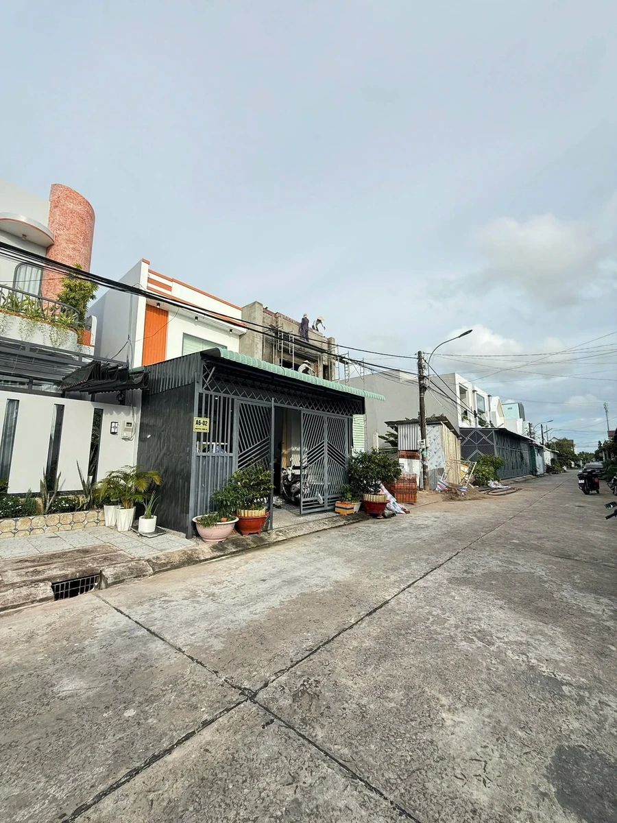 Bán nhà mặt tiền 95m² Nguyễn Cảnh Dị, Rạch Giá, giá 2 tỷ 650 triệu - Ảnh thu nhỏ 2