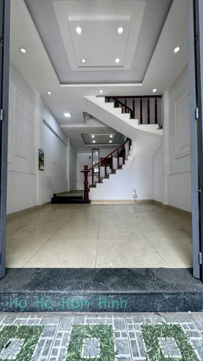 Nhà phố 3 tầng 4PN 50m² Quốc lộ 13 Thủ Đức - 6,8 tỷ - Ảnh 1