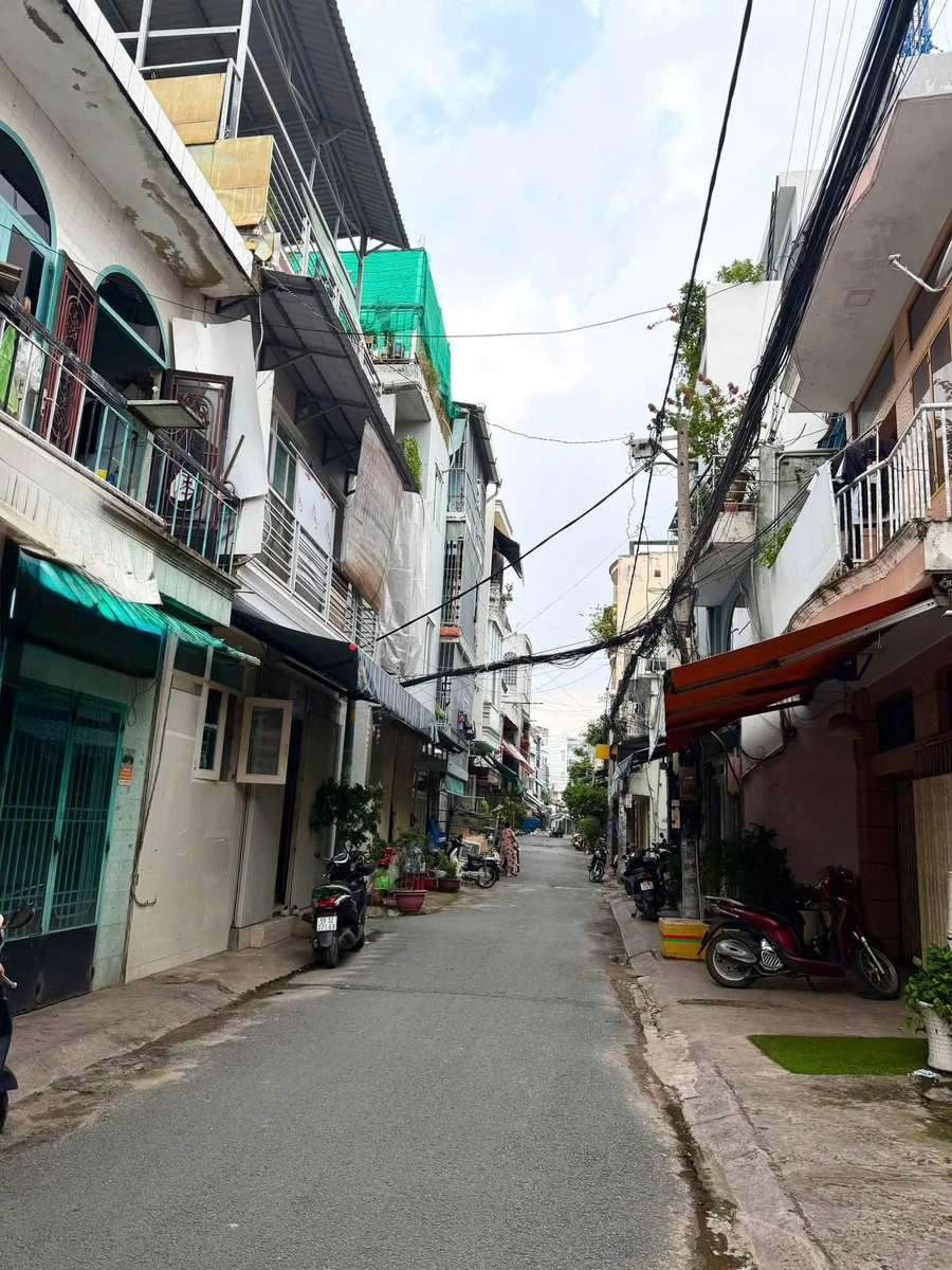 Bán nhà 3 tầng 40m2 gần 5 tỷ Quận 12 - Ảnh 1