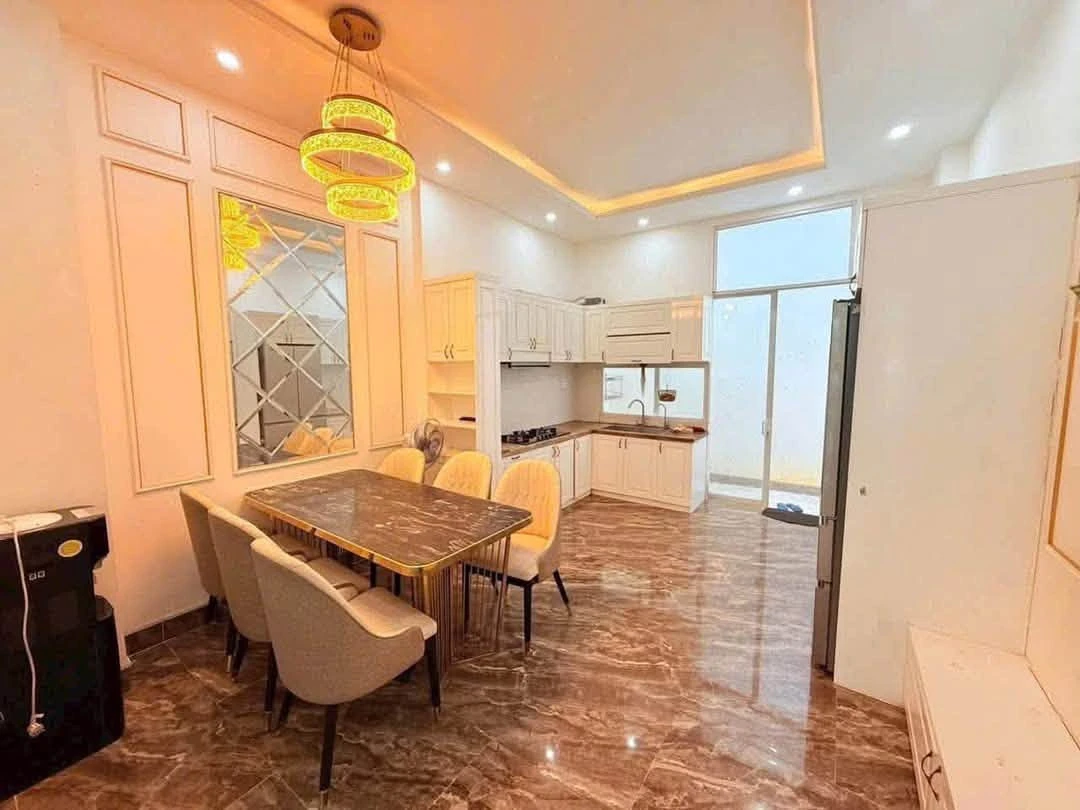 Bán nhà mặt tiền 90m² 1 trệt 3 lầu khu Song Ngữ, Phường 9, Vũng Tàu giá 11,5 tỷ - Ảnh thu nhỏ 2