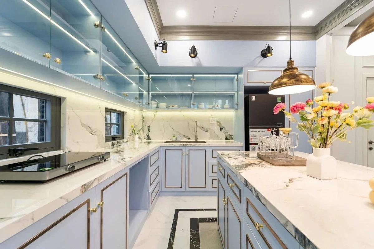 Bán nhà góc 3 mặt tiền hẻm xe hơi Võ Văn Kiệt, 4 tầng 4PN, 42m2, Quận 1, giá 13,8 tỷ - Ảnh 1