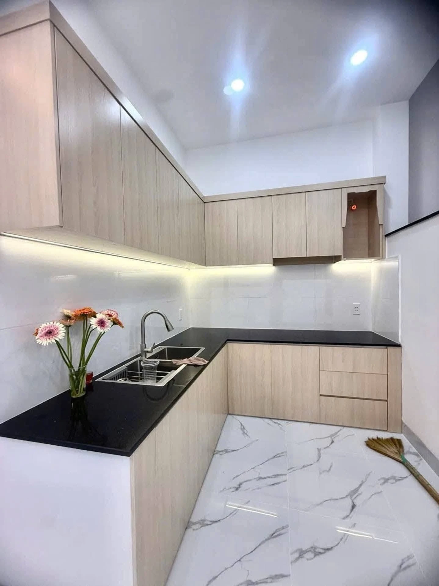 Bán nhà 3 tầng 56m² góc 2 mặt hẻm Bình Trưng Tây nhỉnh 7 tỷ - Ảnh 1