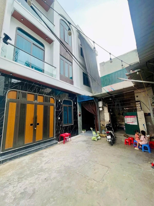 Bán nhà 3 tầng mặt tiền 43m² Ngô Quyền, Hải Dương