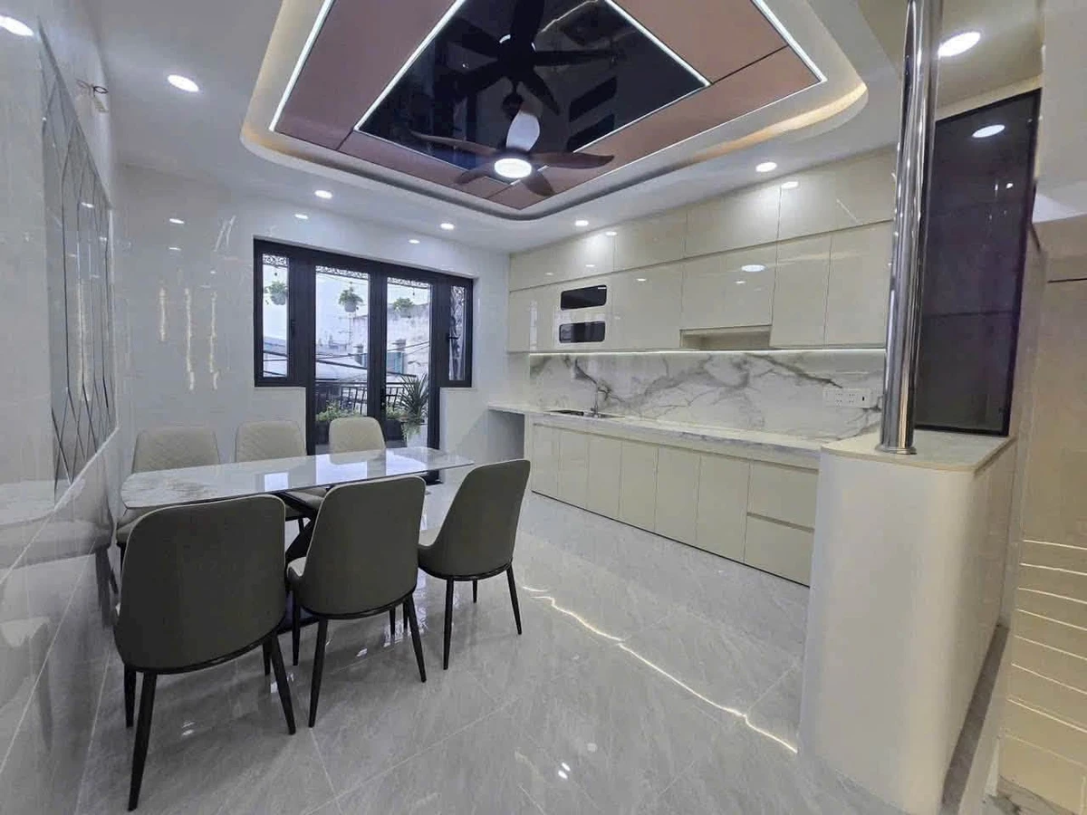 Bán nhà phố mặt tiền 4x16m 5PN 5WC Bình Chánh - Ảnh thu nhỏ 3
