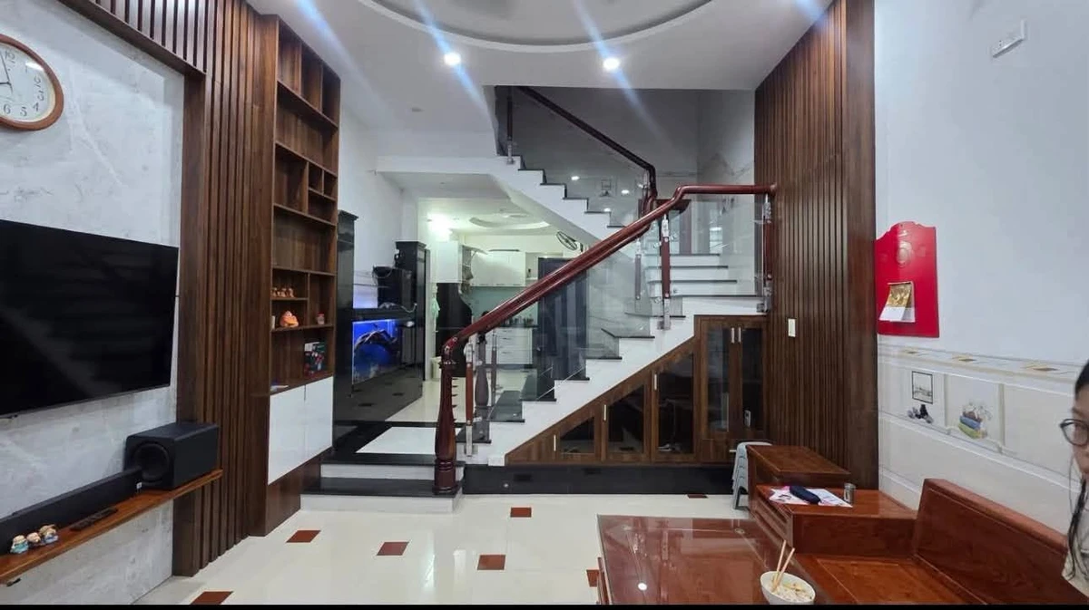 Nhà bán 3 tầng hẻm 42m2 Nguyễn Thái Học Quy Nhơn - Ảnh 1