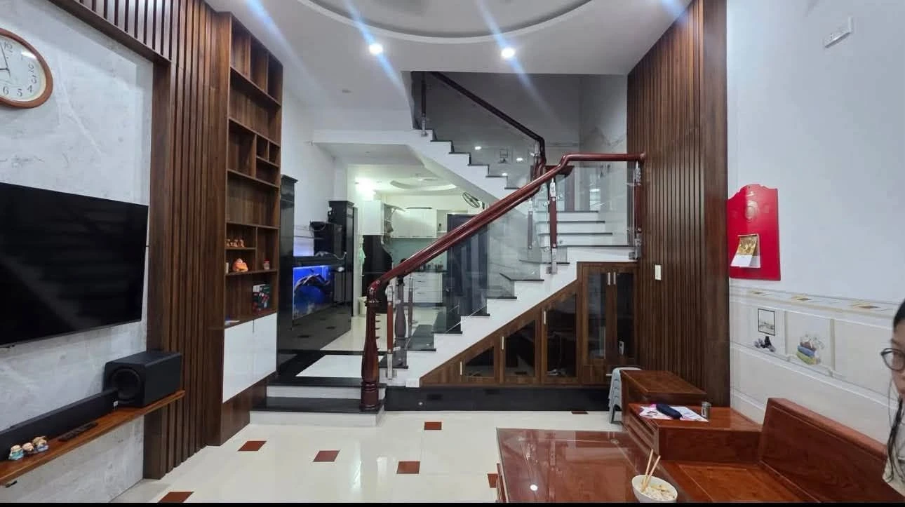 Nhà bán 3 tầng hẻm 42m2 Nguyễn Thái Học Quy Nhơn - Ảnh 1