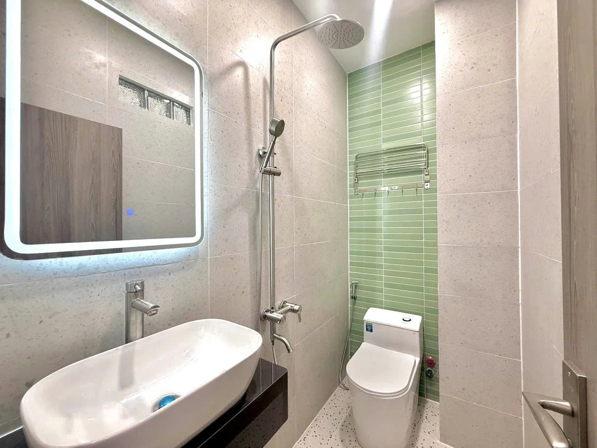 Bán nhà 4 tầng 40,7m² 2 mặt tiền hẻm Võ Văn Kiệt, Quận 1 giá 8 tỷ - Ảnh 1